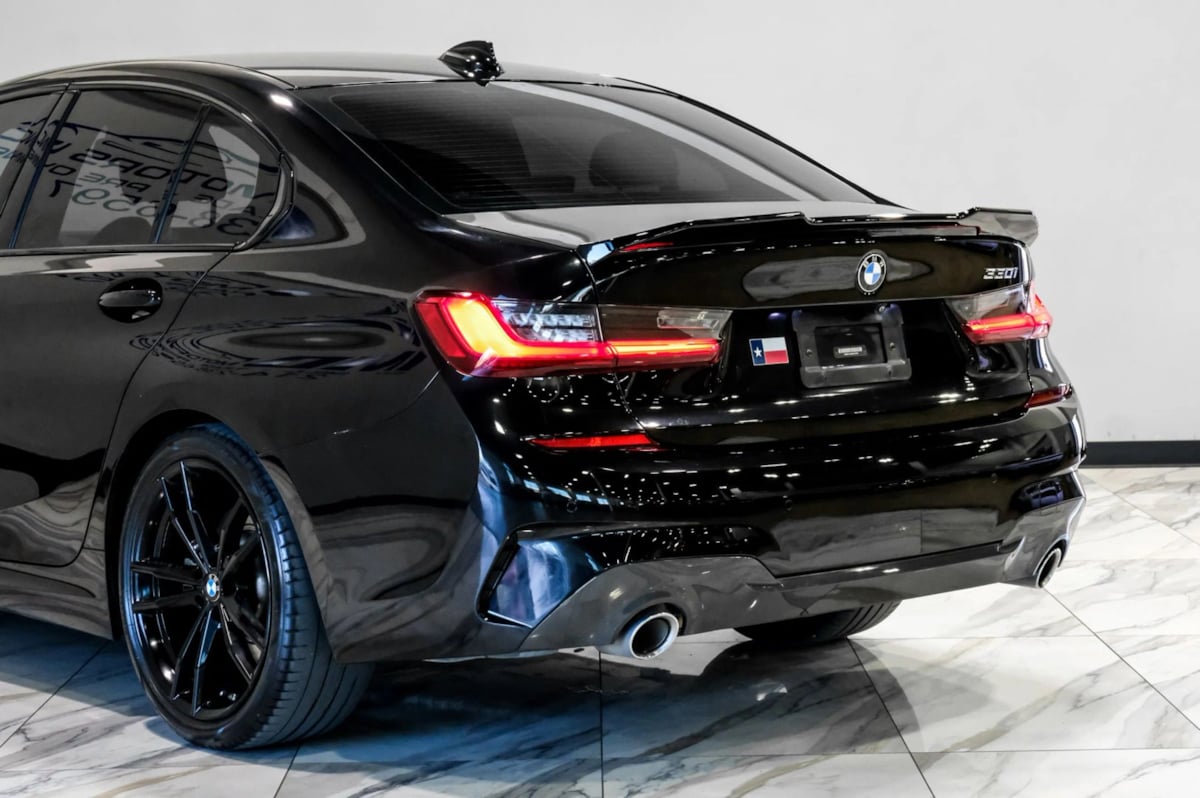 Photo 16 of this BMW 3 Series
