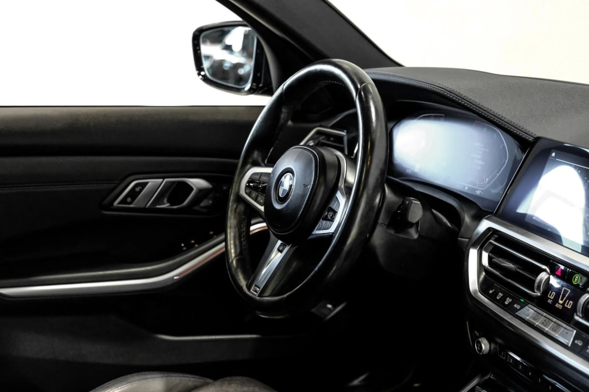 Photo 22 of this BMW 3 Series