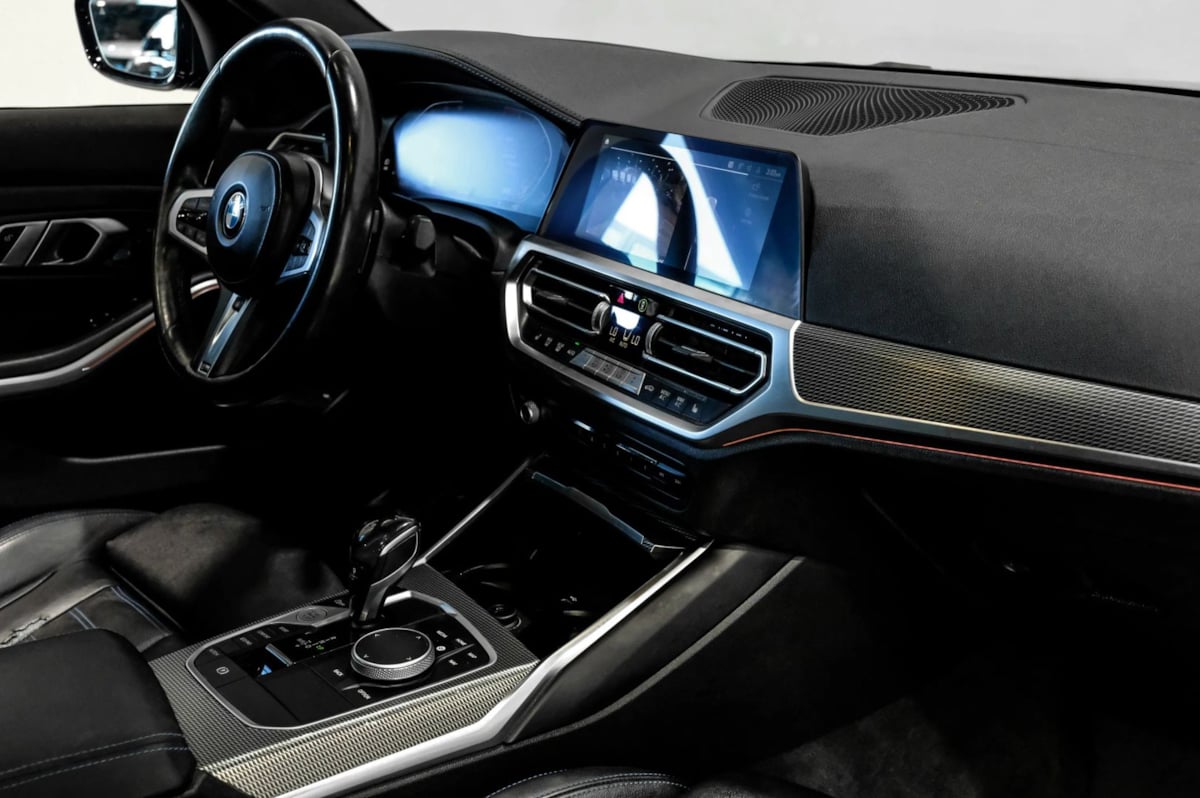 Photo 32 of this BMW 3 Series