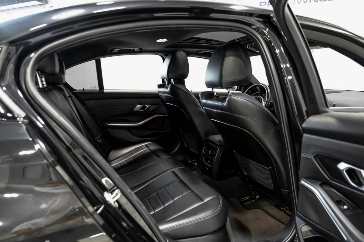 Photo 50 of this BMW 3 Series