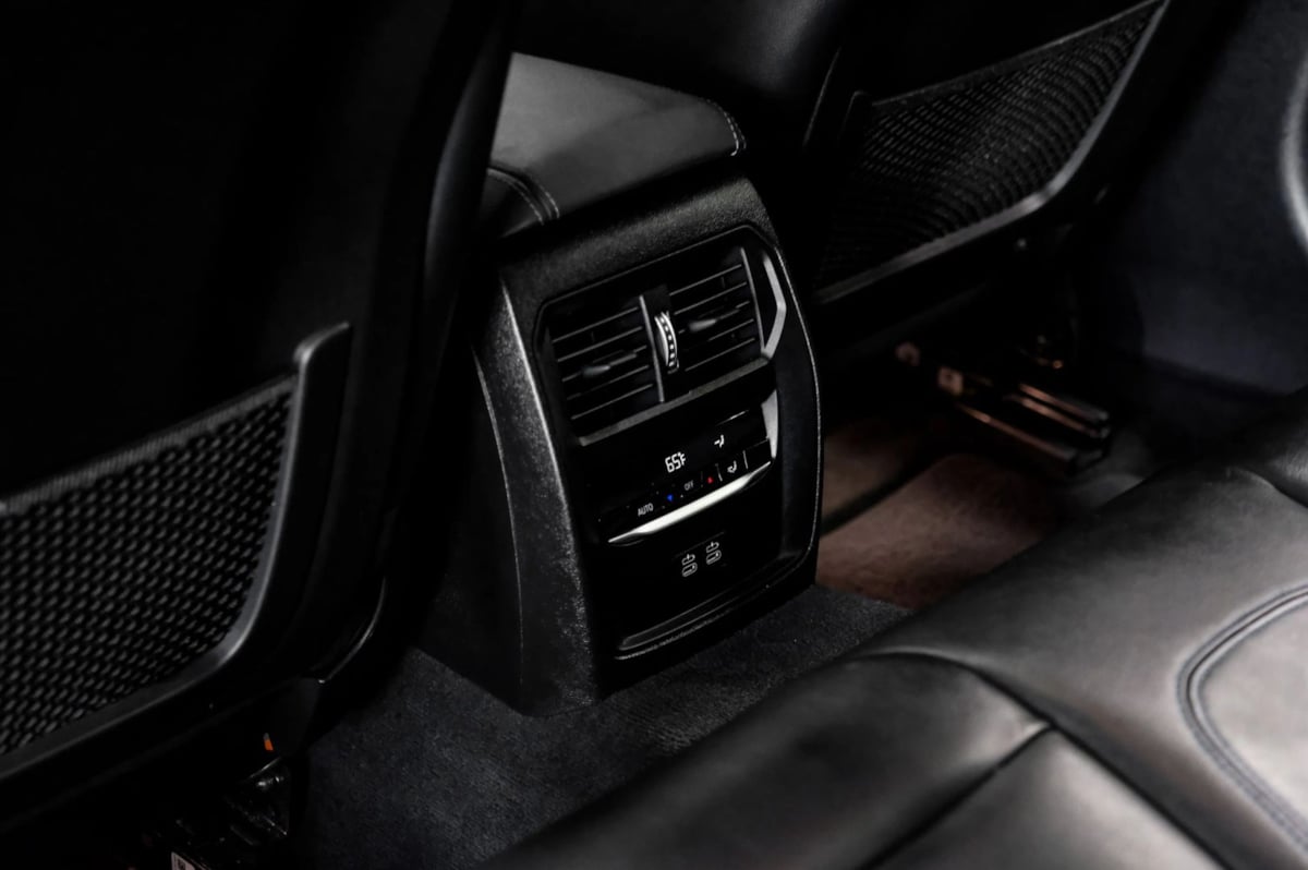 Photo 51 of this BMW 3 Series