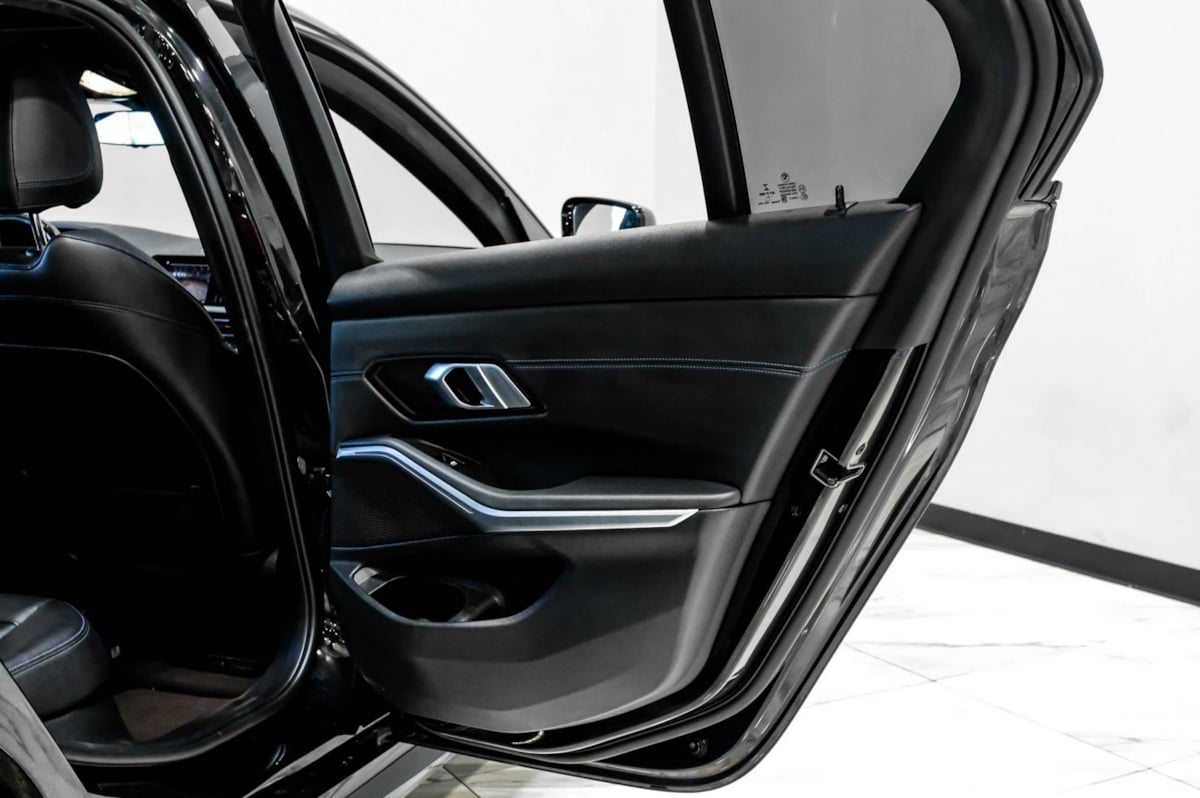 Photo 60 of this BMW 3 Series