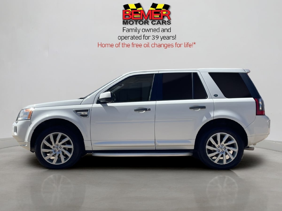 2012 Land Rover LR2 HSE photo 2
