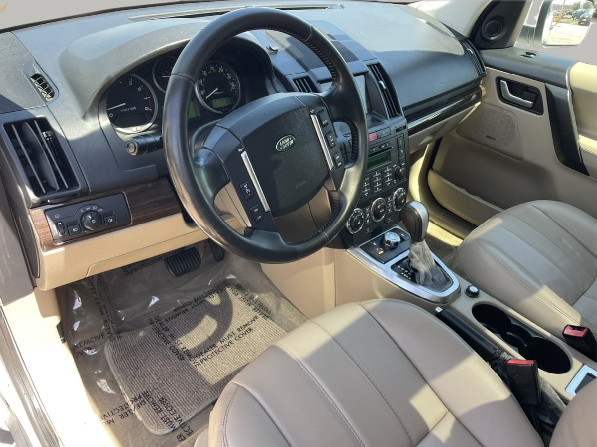2012 Land Rover LR2 HSE photo 10