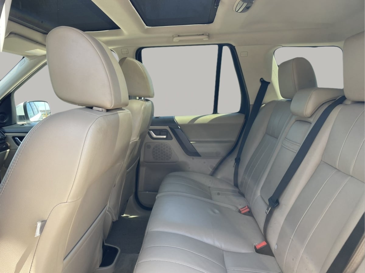 2012 Land Rover LR2 HSE photo 11