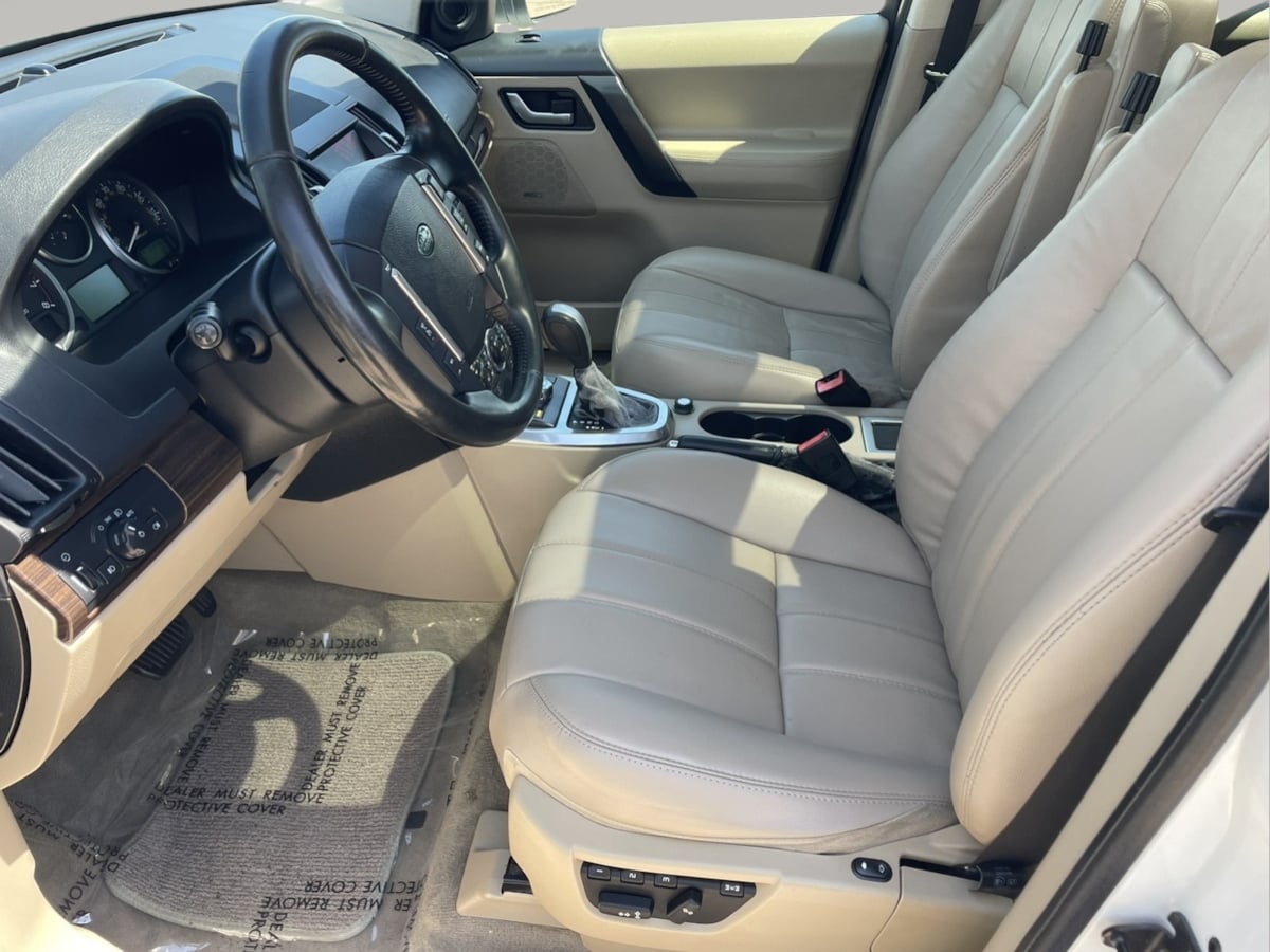 2012 Land Rover LR2 HSE photo 12