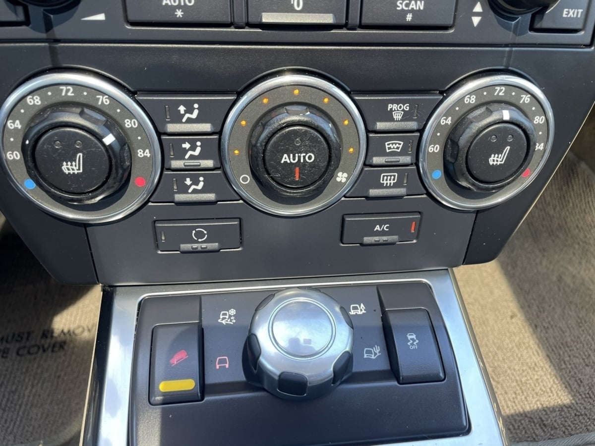 2012 Land Rover LR2 HSE photo 14