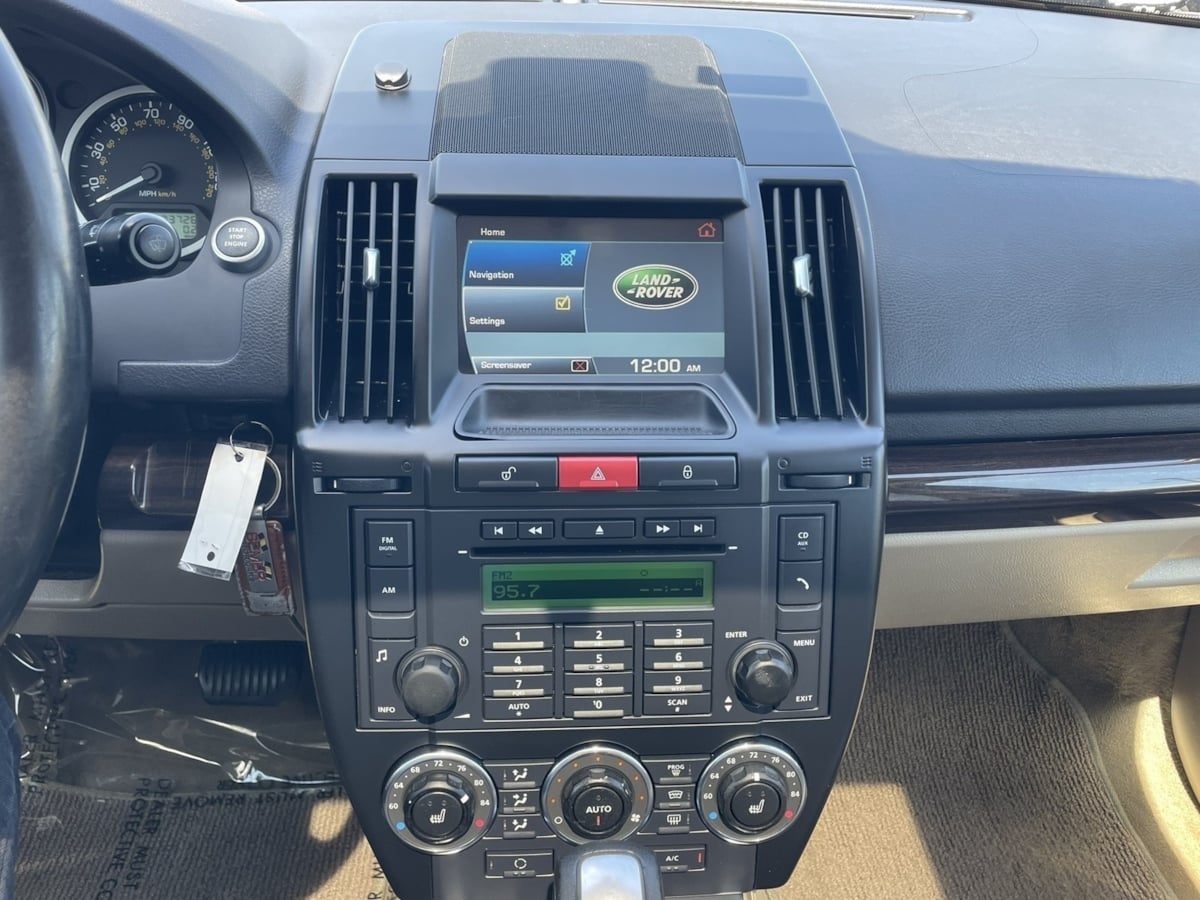 2012 Land Rover LR2 HSE photo 15