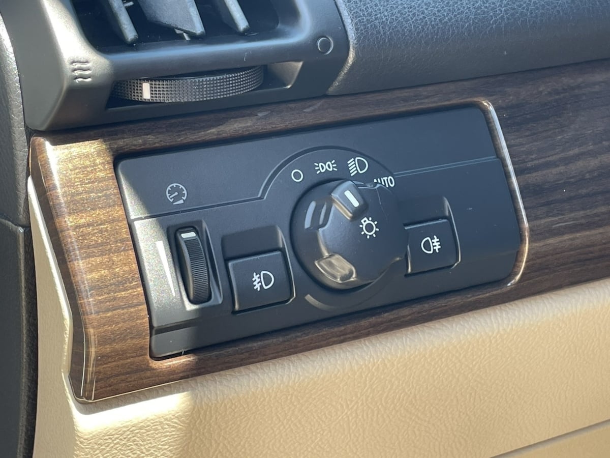2012 Land Rover LR2 HSE photo 16