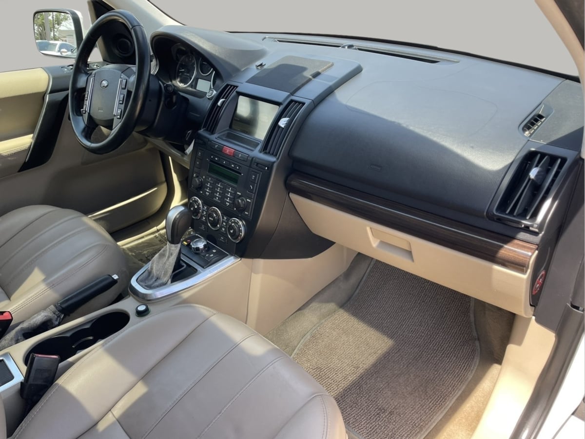 2012 Land Rover LR2 HSE photo 17