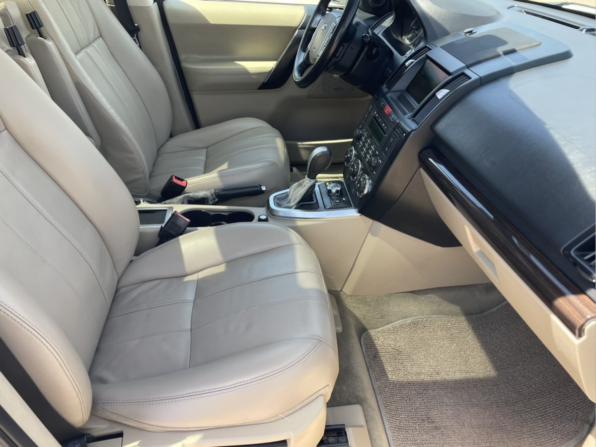 2012 Land Rover LR2 HSE photo 18