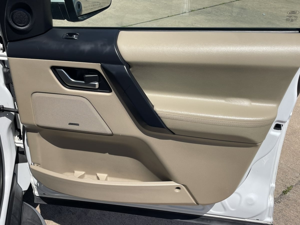 2012 Land Rover LR2 HSE photo 19