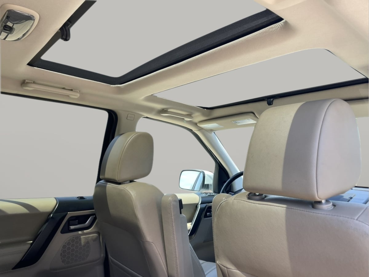 2012 Land Rover LR2 HSE photo 20