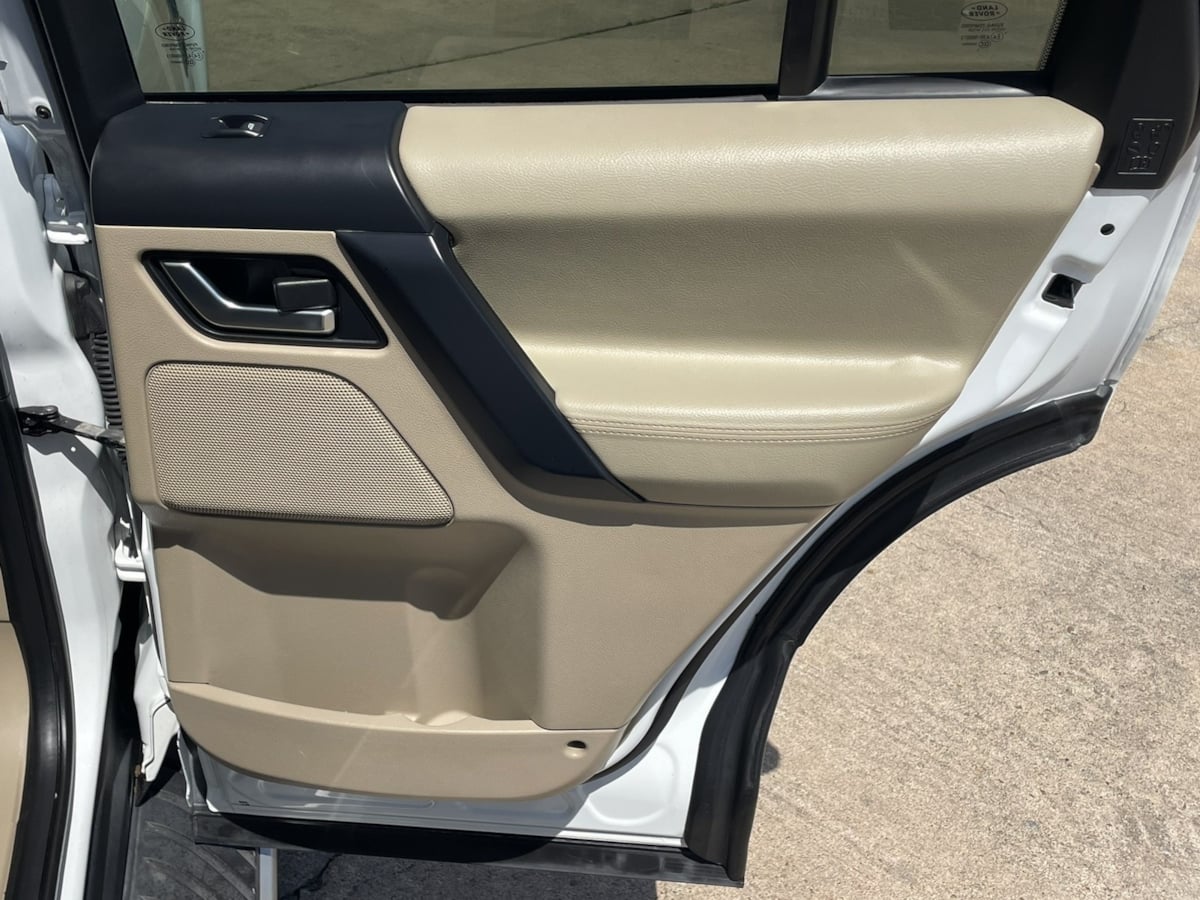 2012 Land Rover LR2 HSE photo 22