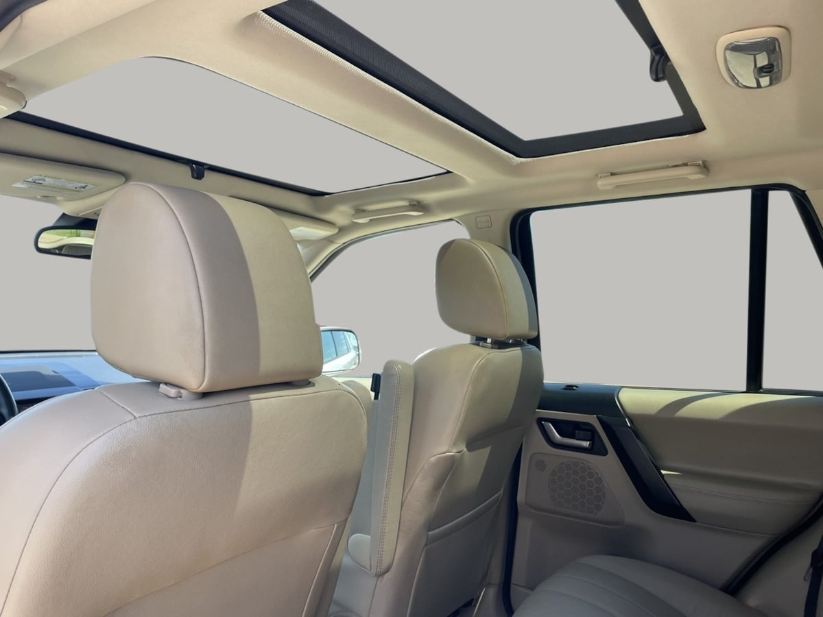 2012 Land Rover LR2 HSE photo 25