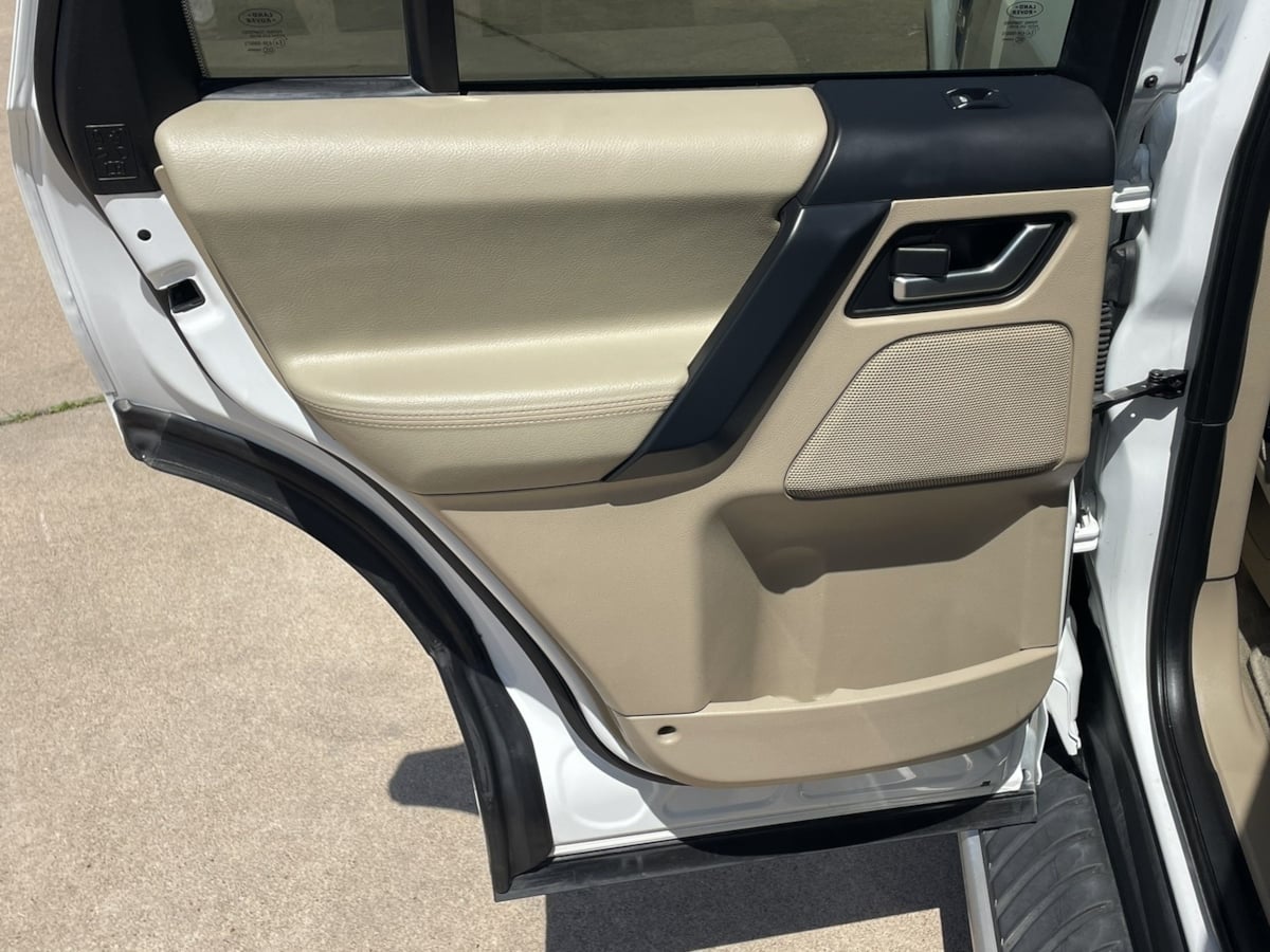 2012 Land Rover LR2 HSE photo 26