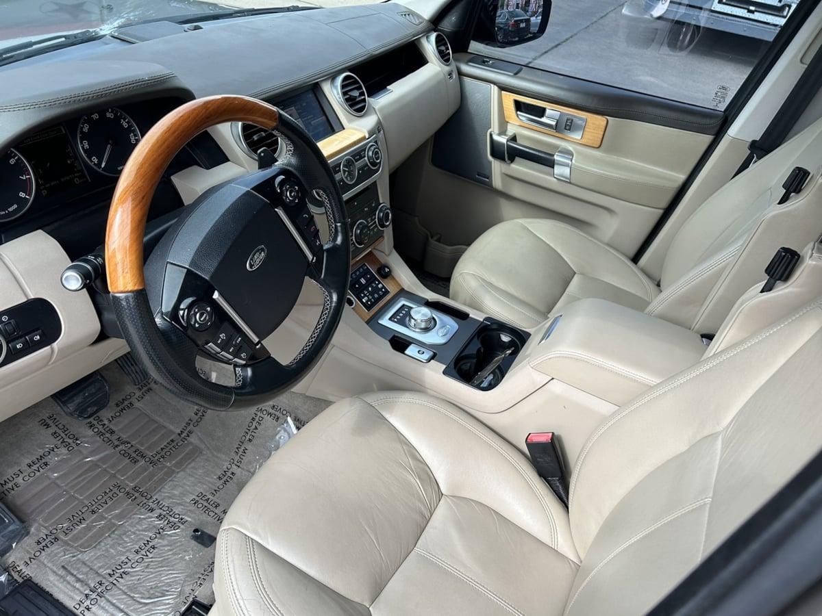 2015 Land Rover LR4 HSE LUX photo 9