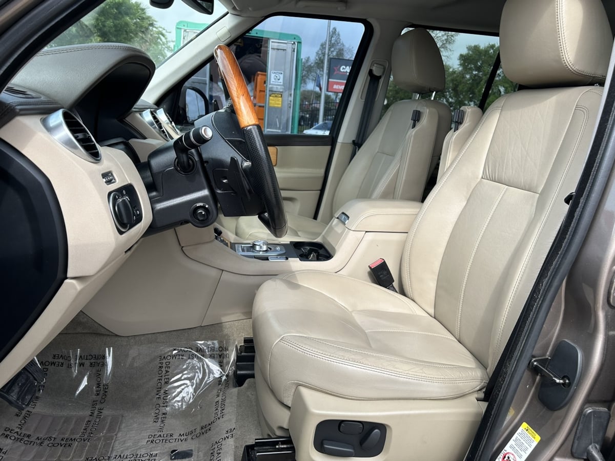 2015 Land Rover LR4 HSE LUX photo 10