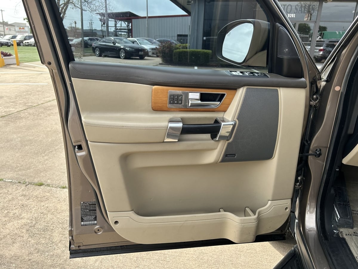 2015 Land Rover LR4 HSE LUX photo 12