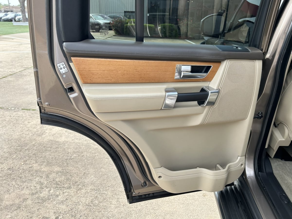 2015 Land Rover LR4 HSE LUX photo 13
