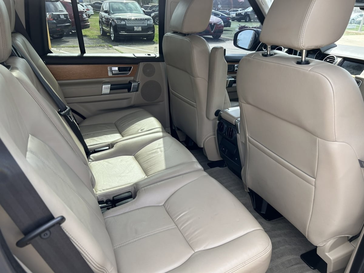 2015 Land Rover LR4 HSE LUX photo 16