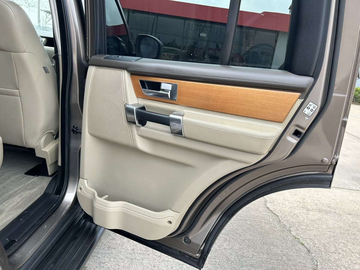 2015 Land Rover LR4 HSE LUX photo 20
