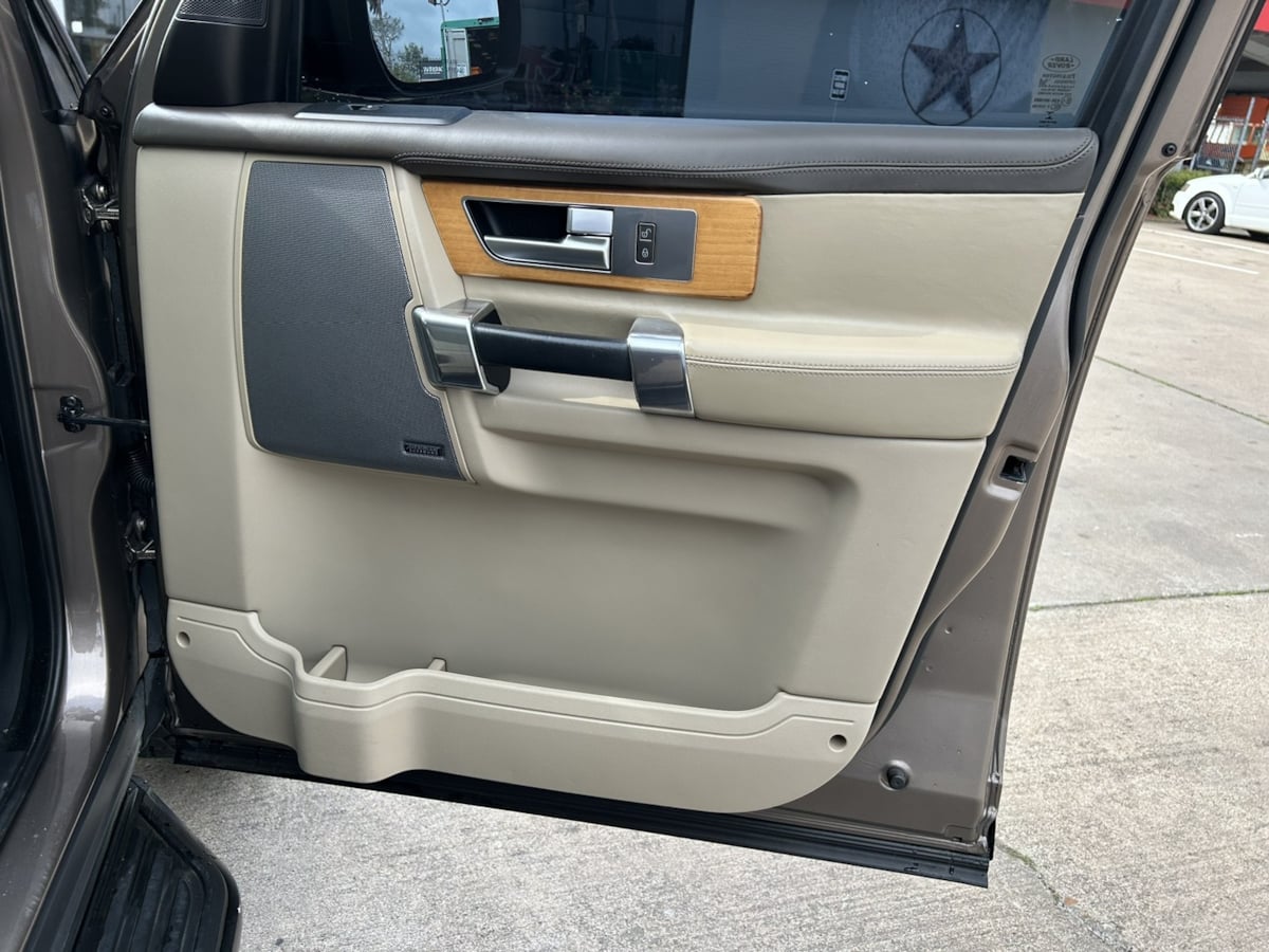 2015 Land Rover LR4 HSE LUX photo 21