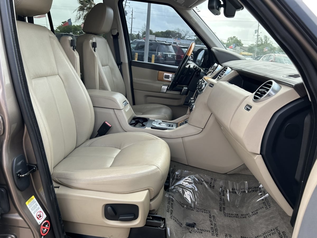 2015 Land Rover LR4 HSE LUX photo 23