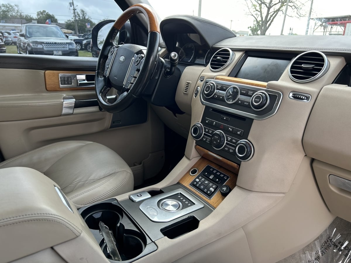 2015 Land Rover LR4 HSE LUX photo 24