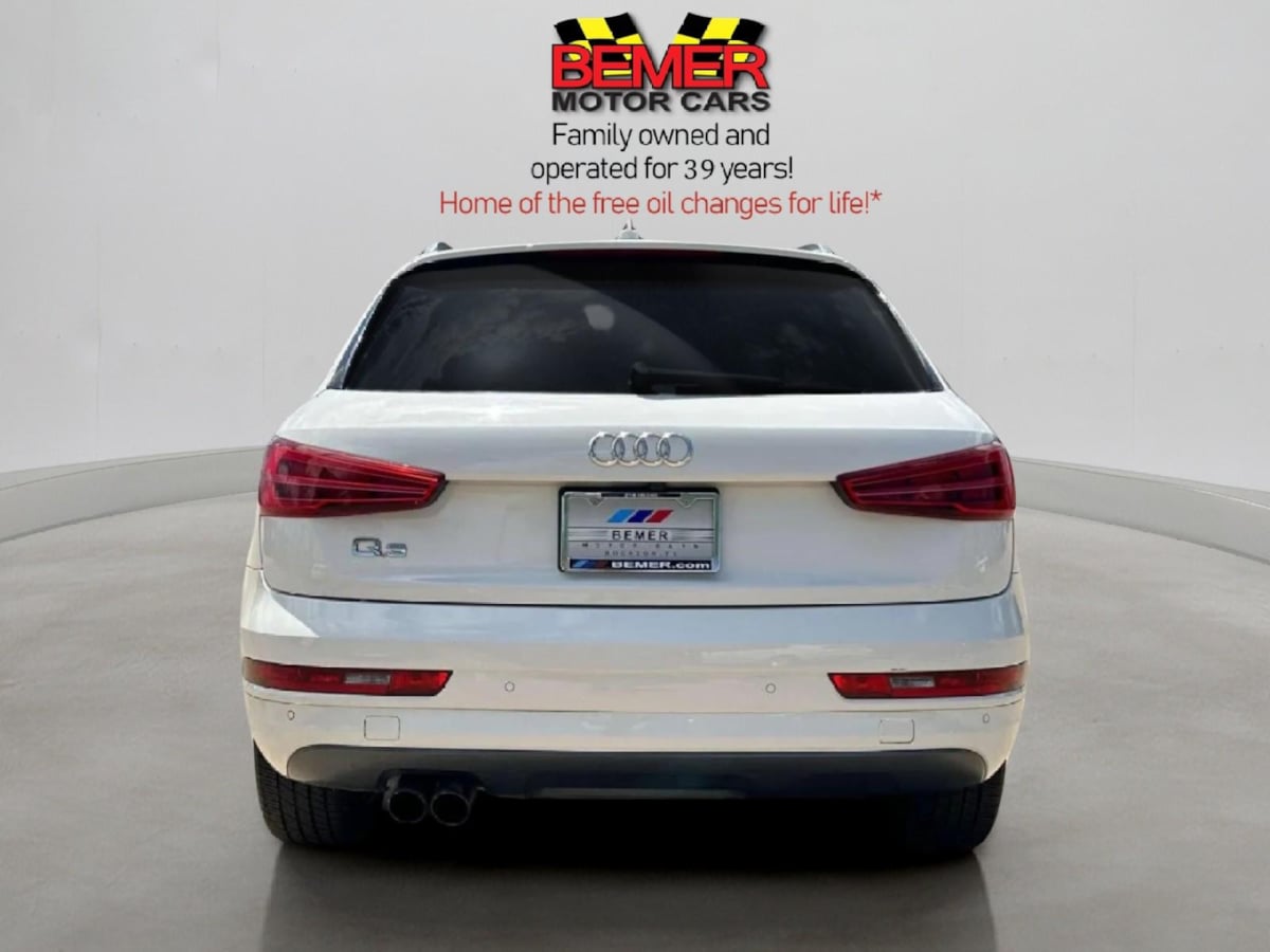 Additional photo of vehicle.