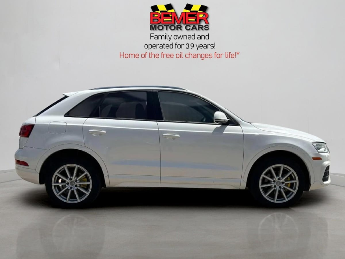 Additional photo of vehicle.