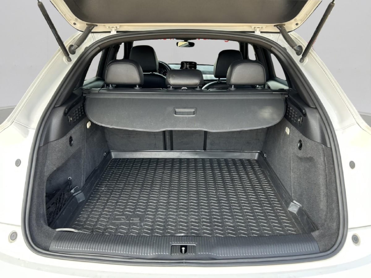 Additional photo of vehicle.