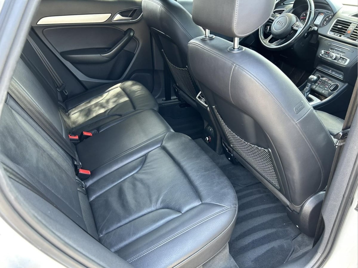 Additional photo of vehicle.