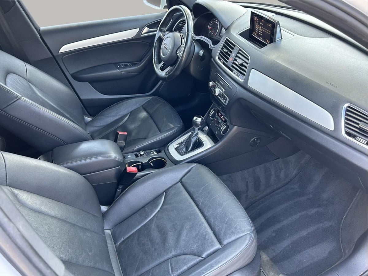 Additional photo of vehicle.