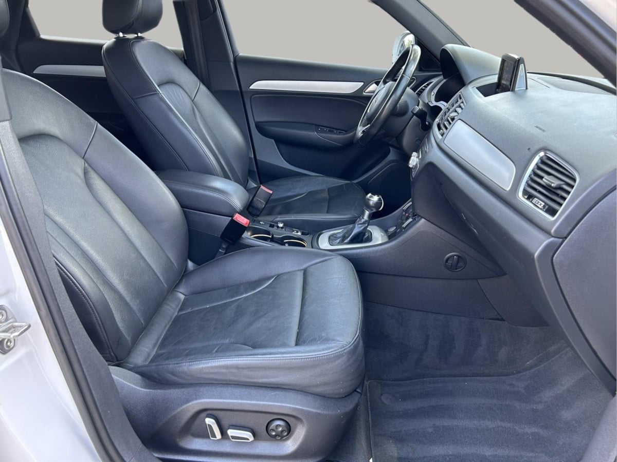 Additional photo of vehicle.