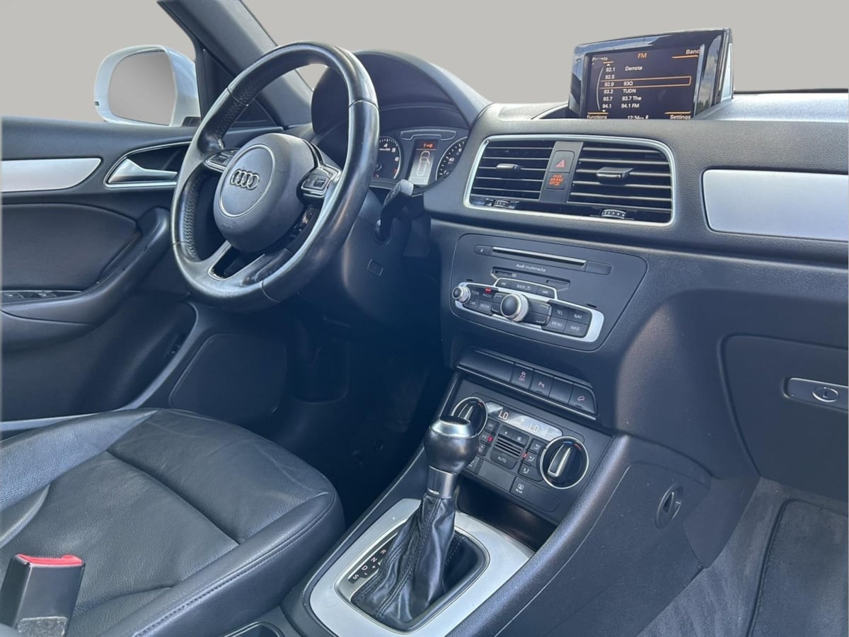 Additional photo of vehicle.