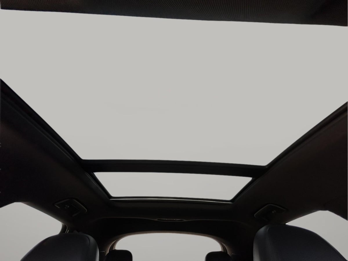 Additional photo of vehicle.