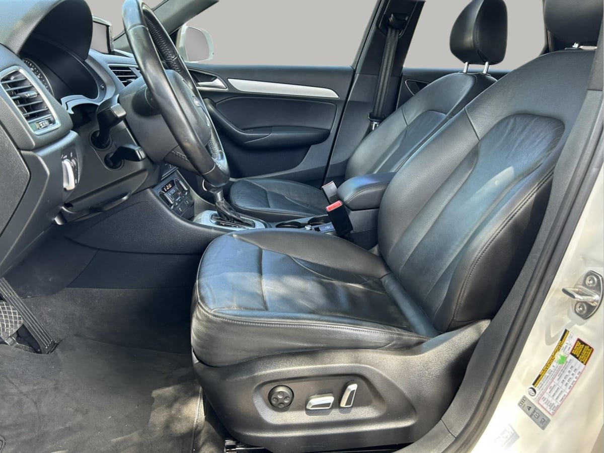 Additional photo of vehicle.