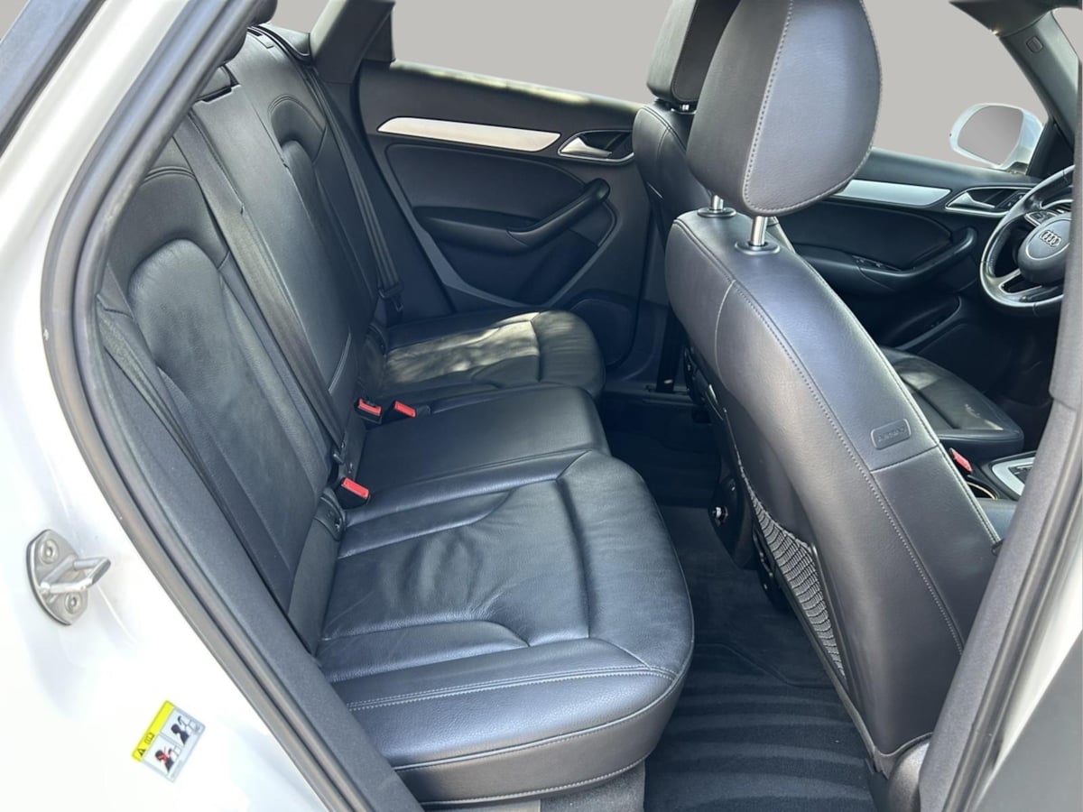 Additional photo of vehicle.