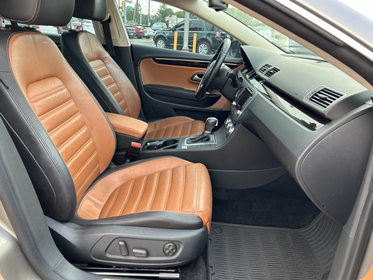 2015 Volkswagen CC Executive photo 23