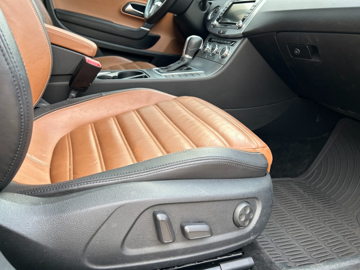 2015 Volkswagen CC Executive photo 24
