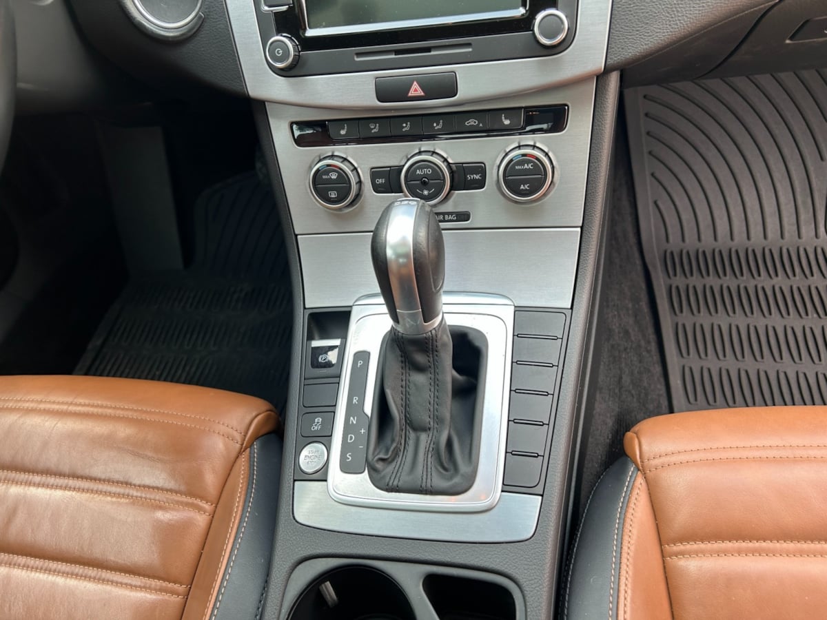 2015 Volkswagen CC Executive photo 26