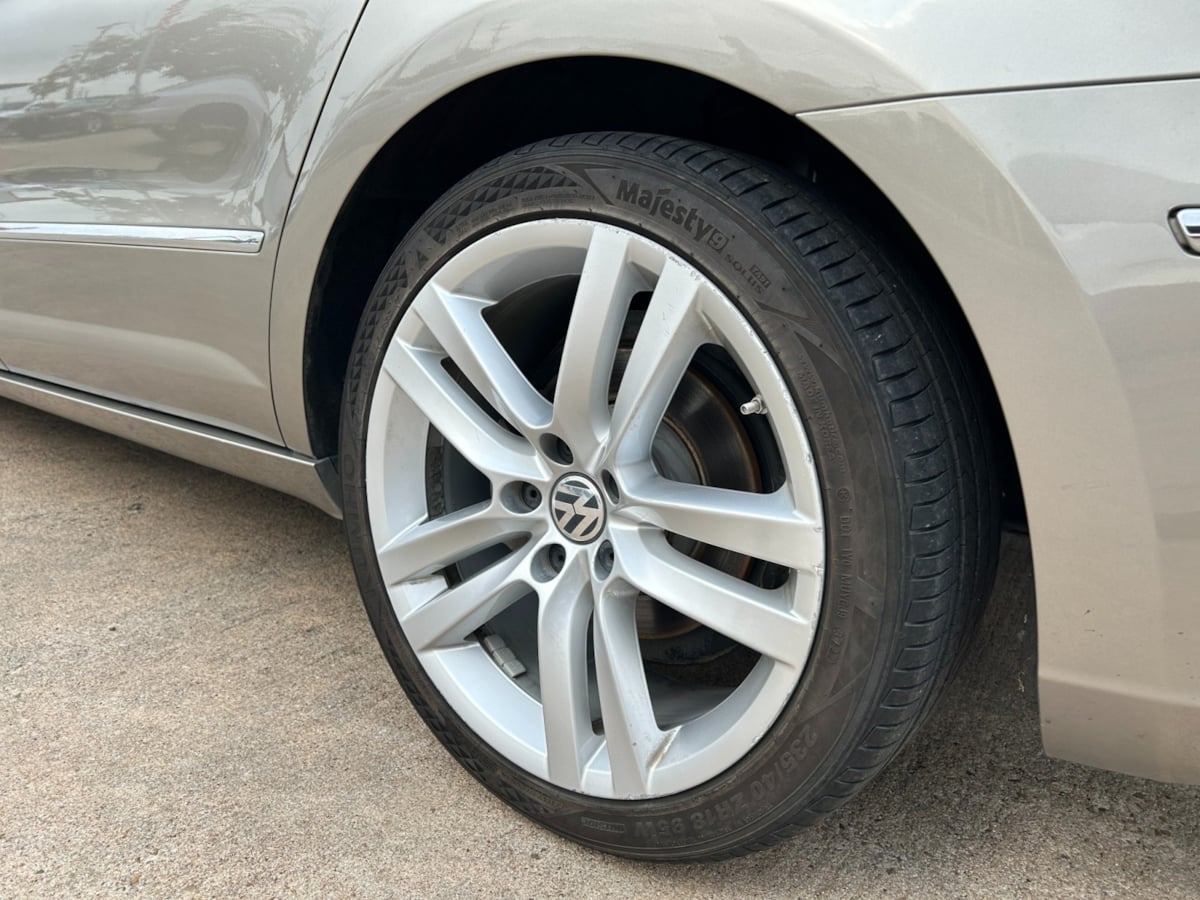 2015 Volkswagen CC Executive photo 31
