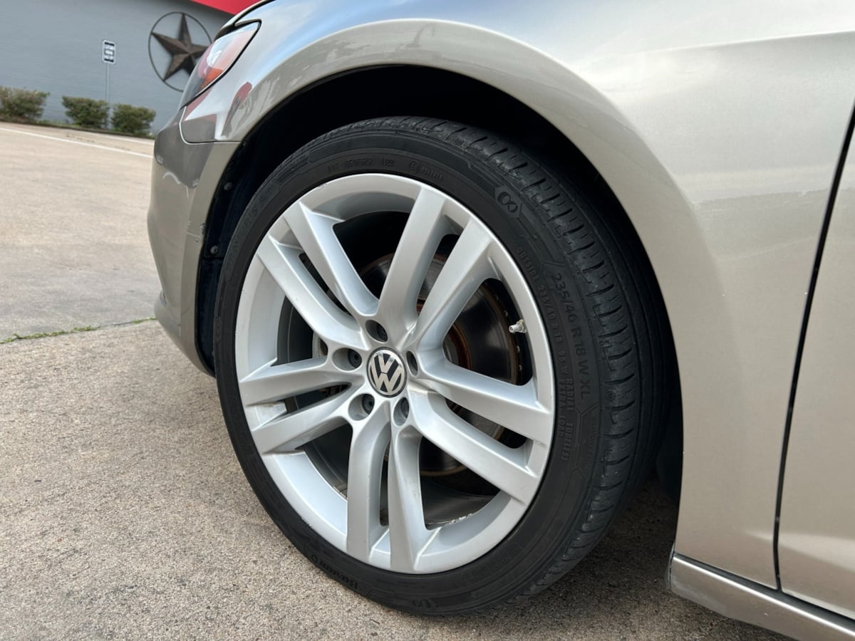 2015 Volkswagen CC Executive photo 32