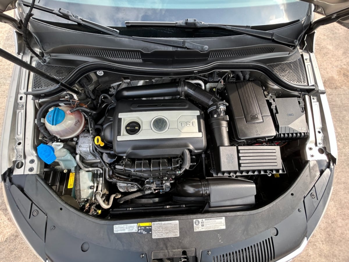 2015 Volkswagen CC Executive photo 33