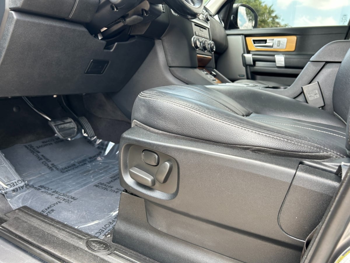 2016 Land Rover LR4 Base photo 15