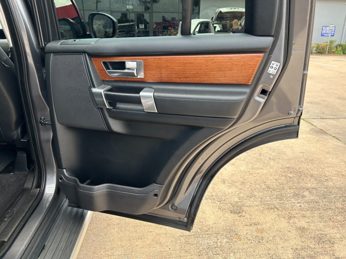 2016 Land Rover LR4 Base photo 30