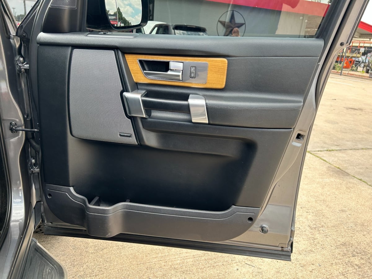 2016 Land Rover LR4 Base photo 31