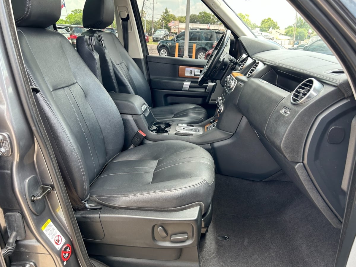 2016 Land Rover LR4 Base photo 33