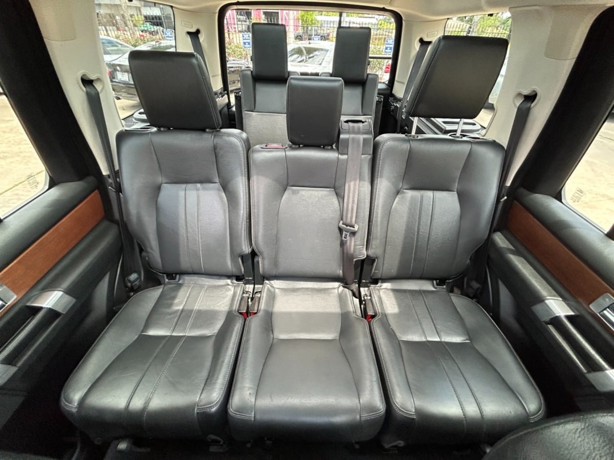 2016 Land Rover LR4 Base photo 35